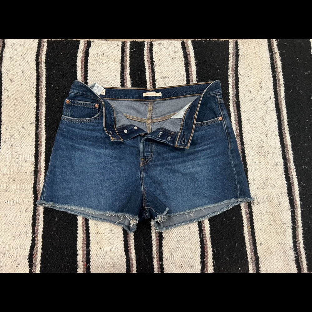Levi’s rib cage shorts